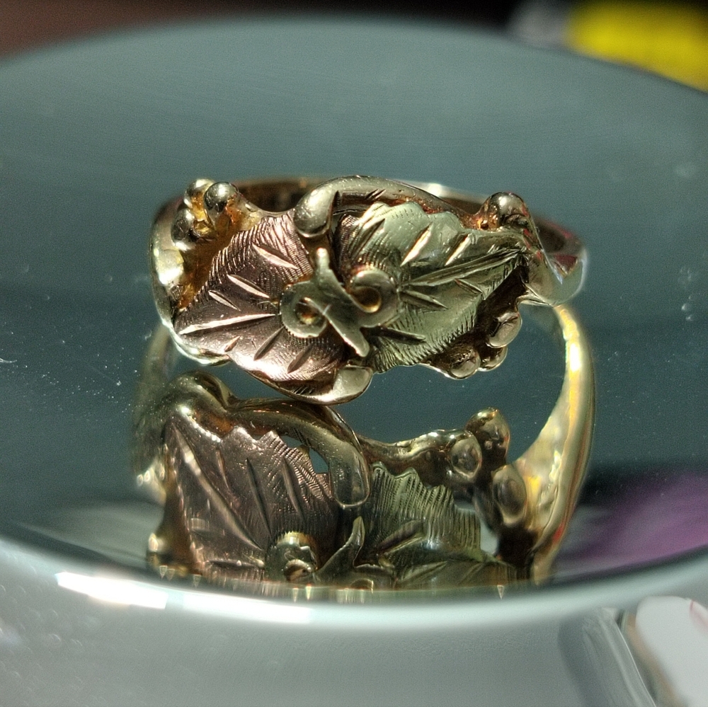 10k Solid Gold Ring Black Hills Gold Size 5.25